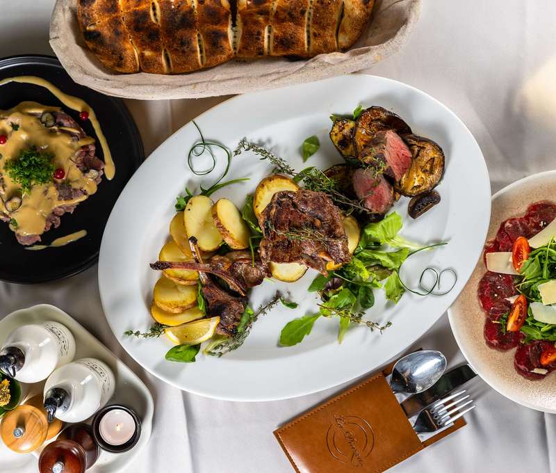 Trojchodové bohaté menu vrátane dezertu podľa vášho výberu