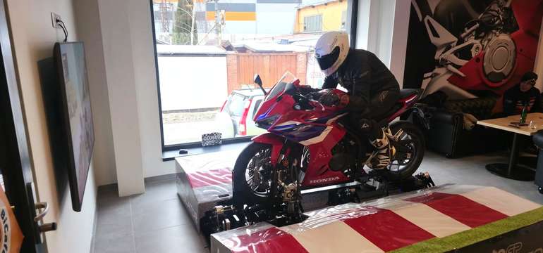 Zažite skutočnú moto jazdu na MotoGP™ simulátore v BiCafe Košice