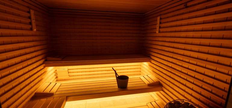 K dispozícii: fínska sauna, infra sauna, vírivka, plachta aj uterák