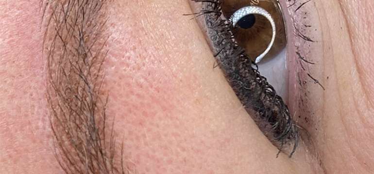 Dokonalé obočie s technikou Combré alebo microblading