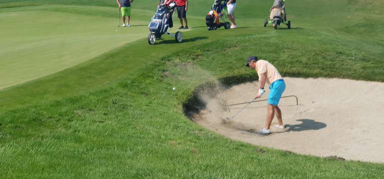 Víkendový golfový kurz v Golf Club Atex v Báči
