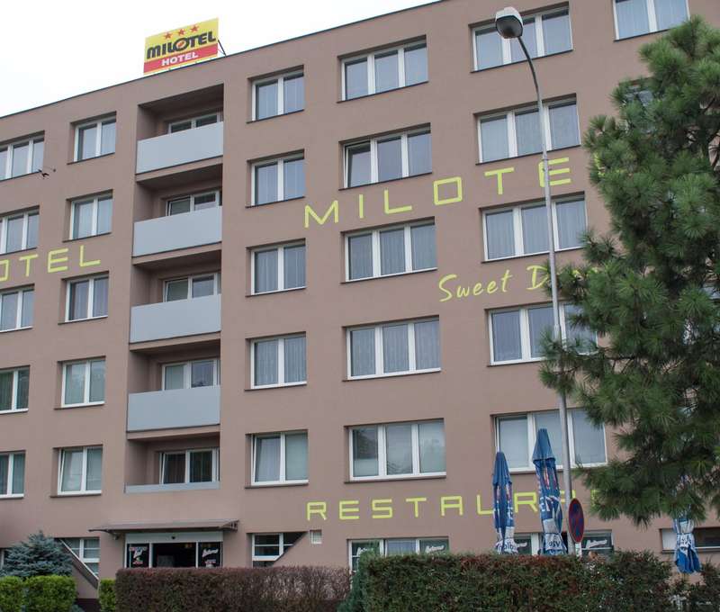 V okolí hotelu se také dá snadno zaparkovat