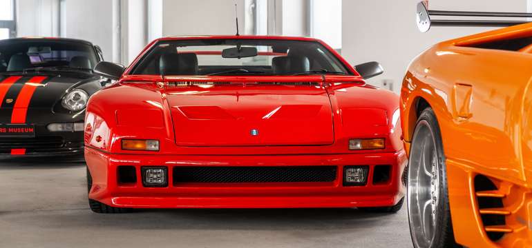 DOUBLE RED CARS MUSEUM: Najväčšie automobilové múzeum v strednej Európe!