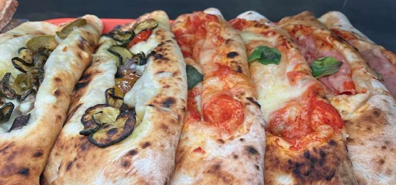 Pravá talianska pizza a panuozzi v reštaurácii Italianissimi