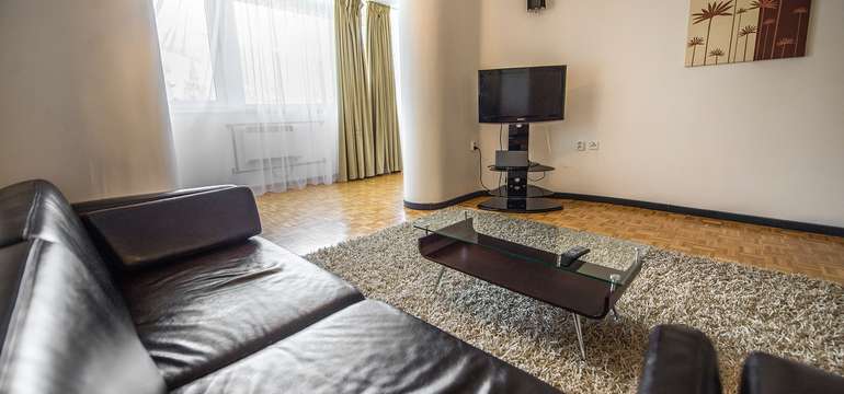 V hoteli Ostredok*** sa nachádzajú štyri jednospálňové apartmány a jeden dvojspálňový apartmán