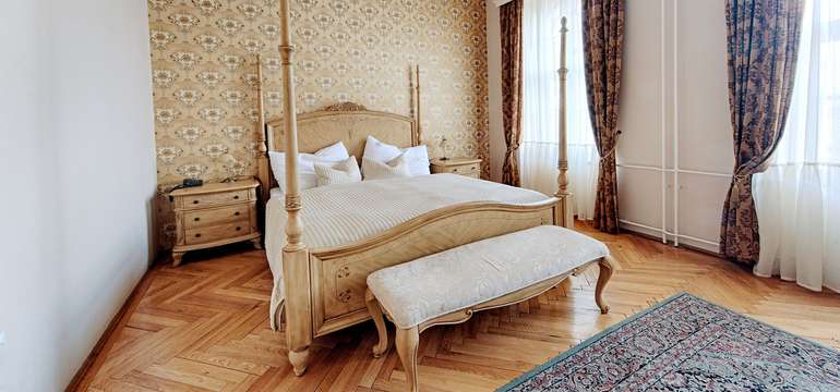 Rodinám s deťmi hotel ponúka veľké izby s možnosťou prístelky.