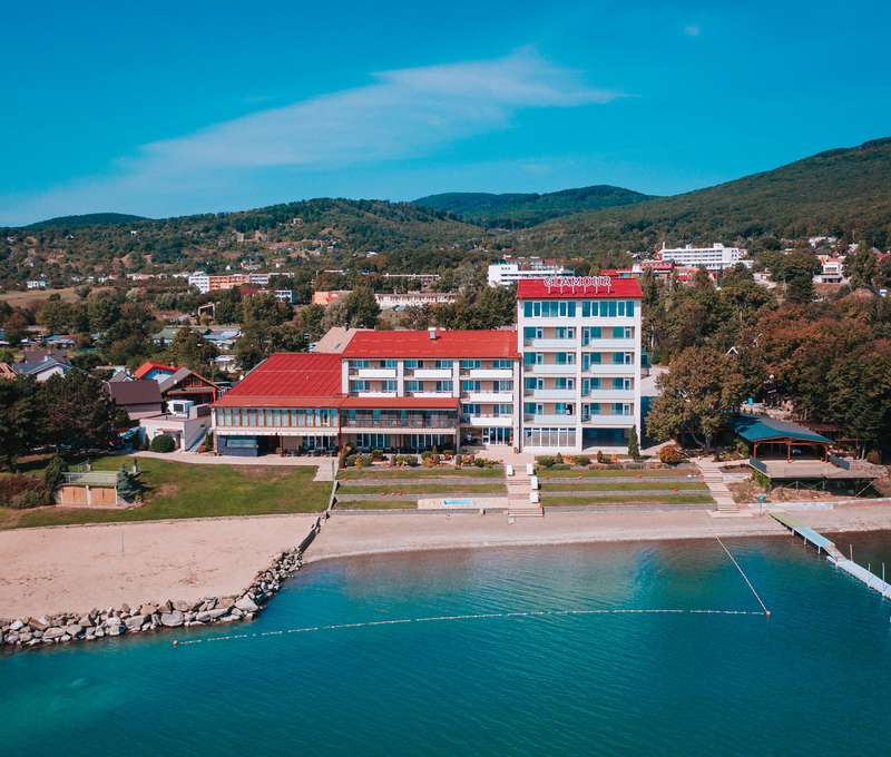 Hotel Glamour**** s výhľadom na Zemplínsku šíravu