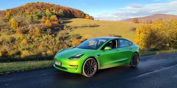 SUPER CENA: Jazda na unikátnej Tesla Model 3 – zažite dychberúce zrýchlenie a technológiu 21. storočia/Slovensko