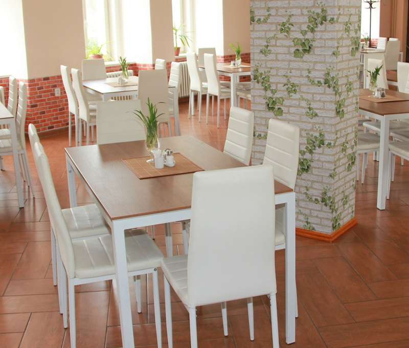 V restauraci se podává polopenze provoněná bylinkami z místní zahrádky