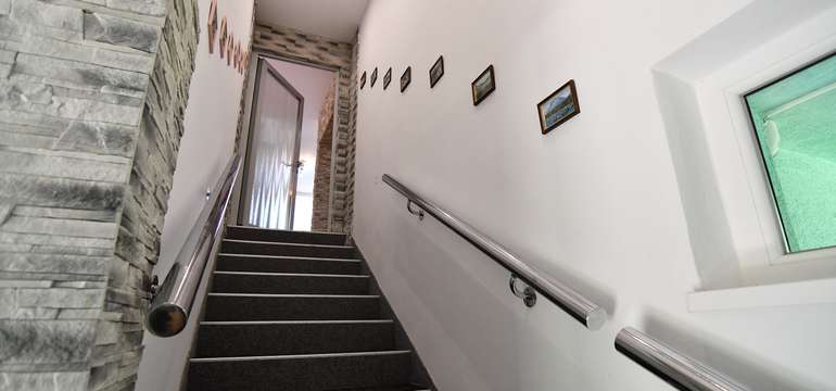 Ubytovanie vo veľkom hornom apartmáne s 3 spálňami (6+1)