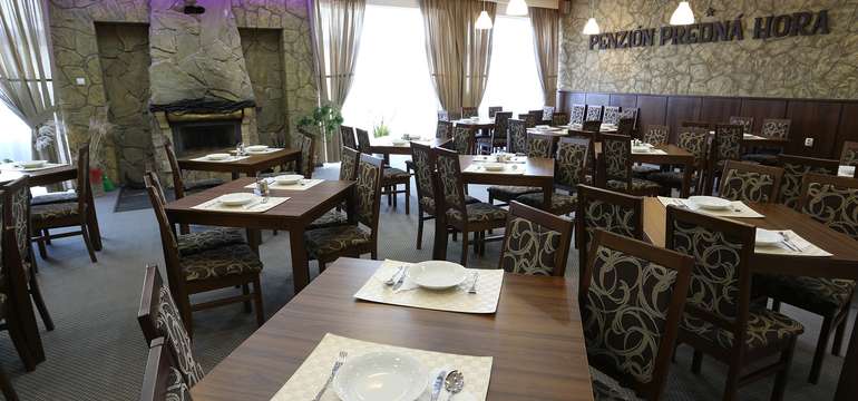 Predná hora - Bar a reštaurácia sa nachádzajú priamo v Penzióne, hlavnej budove