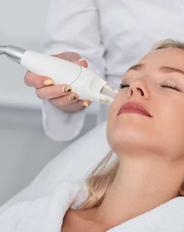 Nové komplexné ošetrenie Hydrabeauty pre hydratovanú a spevnenú pleť v salóne INA