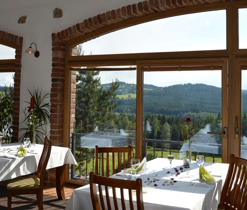 Místo pekelného šenku se můžete naobědvt také v ráji restaurace hotelu Podlesí