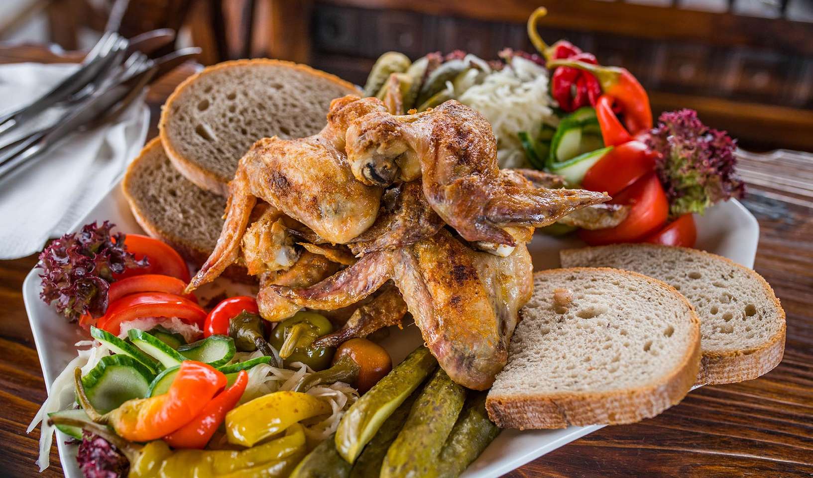 Kilo grilovaných rebierok alebo krídeliek pri Draždiaku