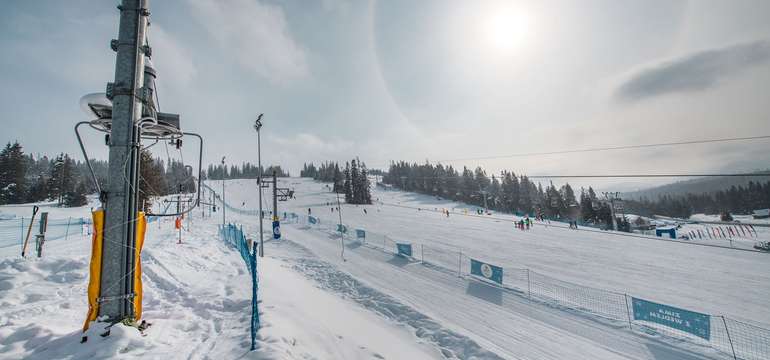 Południowo-zachodnia część pozwala podziwiać panoramę Tatr