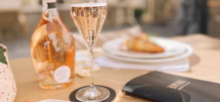OPERA Prosecco Bar