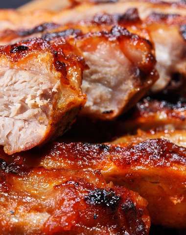 Grilované bravčové rebierka BBQ alebo veľká misa pre 6-8 osôb (ilustračný obrázok)