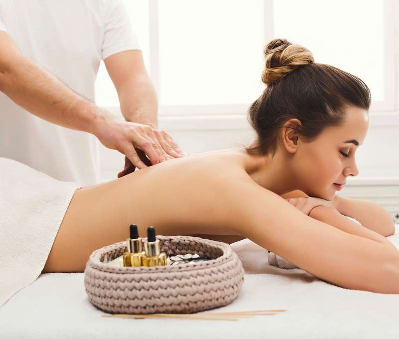 Celotelová relaxačná masáž alebo bankovanie