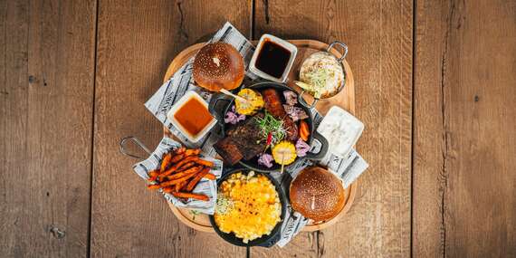 Hamburgery s hranolčekmi a omáčkou podľa vlastného výberu v reštaurácii Rock Farm vo Veľkej Lomnici/Vysoké Tatry - Veľká Lomnica