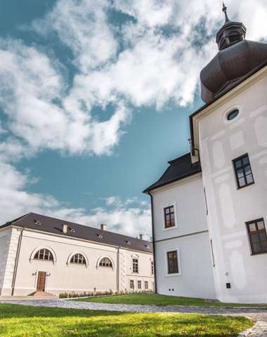 Kaštieľ Château Appony**** obklopuje krásny anglický park