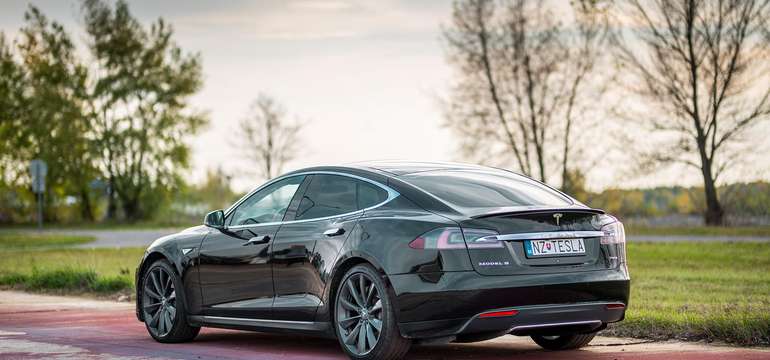 Jazda snov na Tesla Model S 100D