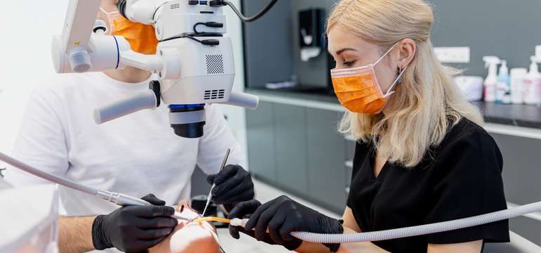 Digital Dental Clinic: vstupné vyšetrenie, dentálna hygiena, bielenie zubov