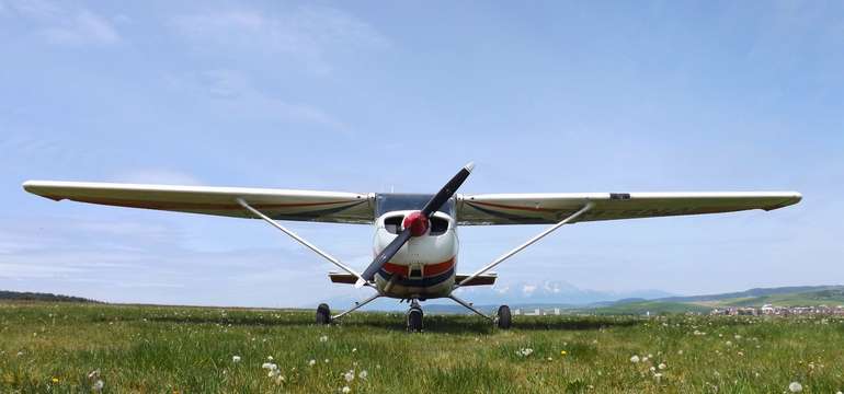 CESSNA C172 predstavuje štvormiestny jednomotorový hornoplošník