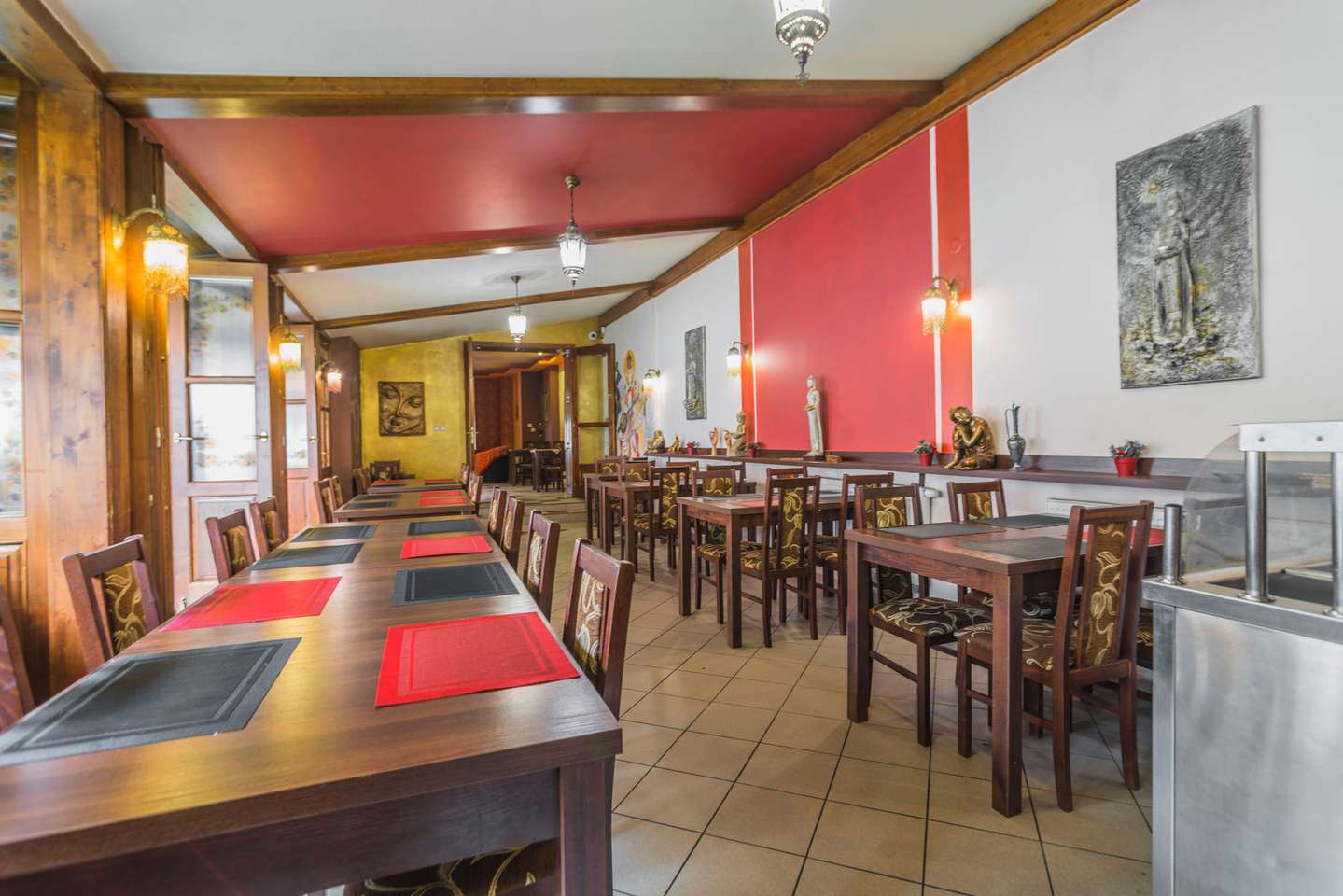 Veľký 1,5 kg indický tanier pre 2 osoby v autentickej reštaurácii Little India Košice