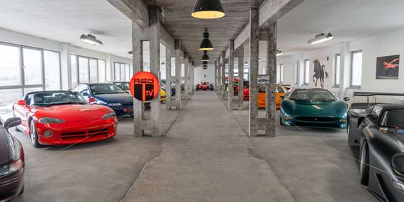 Výnimočný pobyt na Horehroní v Double Red Cars Hotel*** so vstupom do múzea športových áut/Brezno