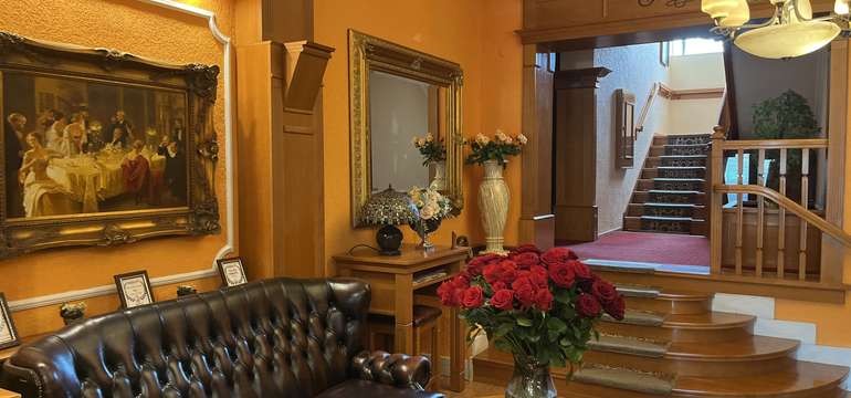 Exkluzívny anglický lobby bar s ponukou rumov, koňakov a celebritných vín