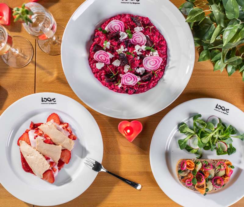 Menu A: 450 g Cviklové risotto s vegan feta syrom
