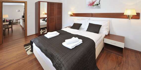 Vila Júlia*** alebo Magnólia*** pod Lomnickým štítom s raňajkami/Vysoké Tatry – Tatranská Lomnica