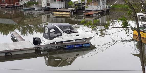 Jedinečný zážitok: Plavba motorovým člnom po Dunaji s fľašou sektu až pre 7 osôb - možnosť plavby aj do Viedne/Bratislava – Dunaj