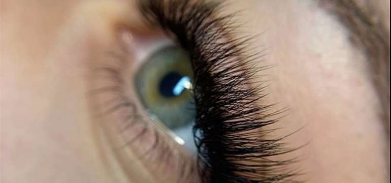 Dokonalý pohľad bez námahy: predĺženie rias s mascara efektom