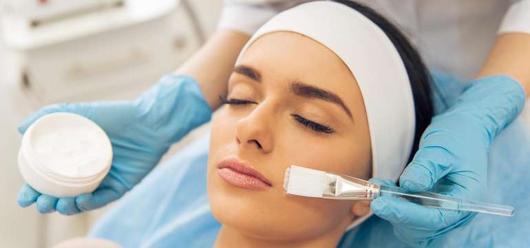 Hĺbkové čistenie a regenerácia pleti, vďaka ktorej zažiarite v Beauty Esthetic Centrum