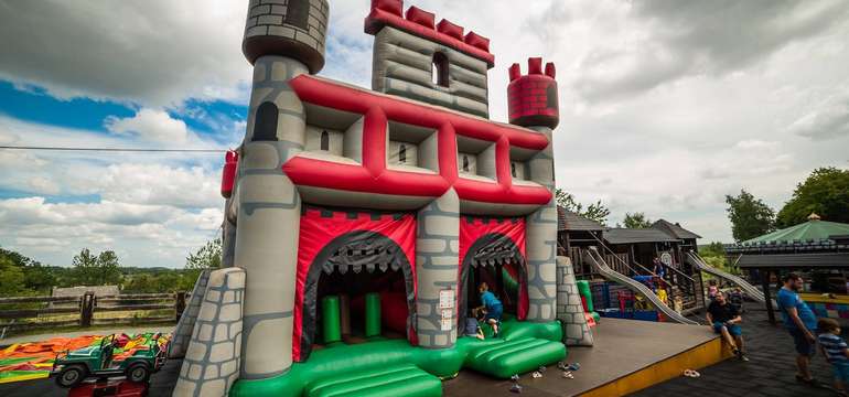 Zábavný park Ogrodzieniec v Poľsku