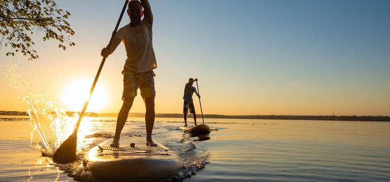 Na Slnečných jazerách si môžete vyskúšať aj obľúbený paddleboarding (ilustračné foto)