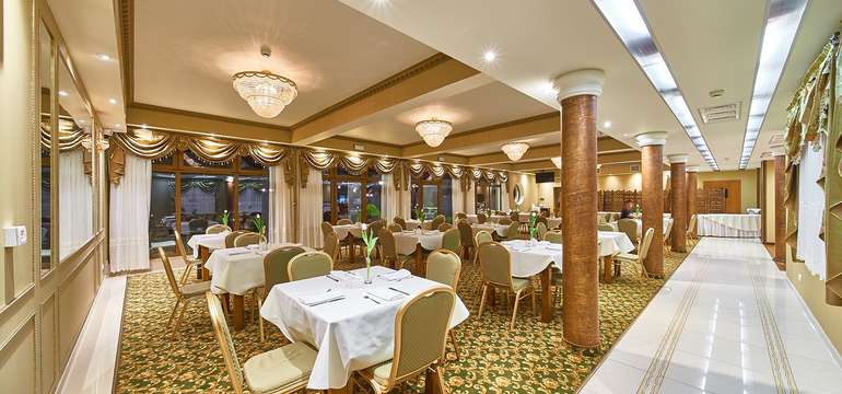 V restauraci Panorama v ECO Active Resort Pieniny se podávají snídaně, obědy a galavečeře