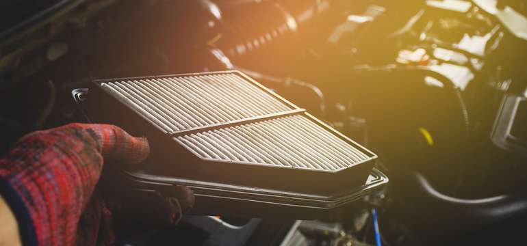 Výmena motorového oleja a filtrov osobného automobilu
