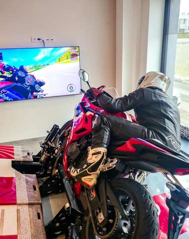 Zažite skutočnú moto jazdu na MotoGP™ simulátore v BiCafe Košice