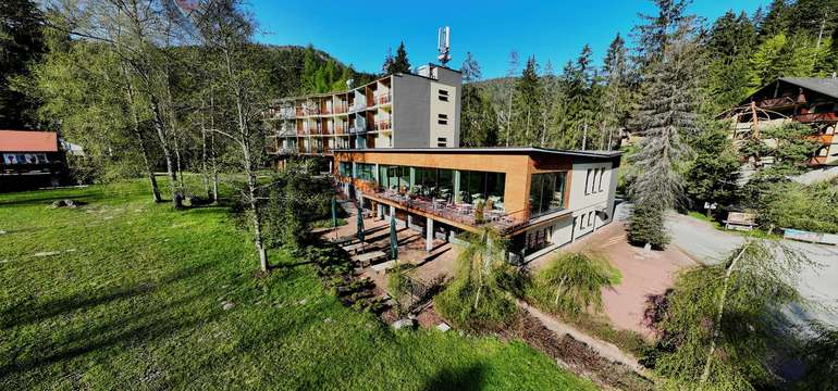 Hotel Hrabovo s raňajkami - pár metrov od lanovky na Malinô Brdo