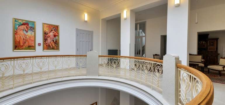 Stelesňuje históriu architektúry, tradície a kultúru slovenského národa