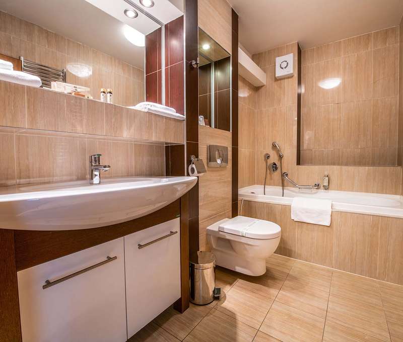 Hotel DIPLOMAT **** – apartmán typu Štandard, kúpeľňa