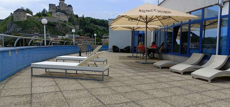 Panoramatická sauna s výhľadom na Trenčiansky hrad