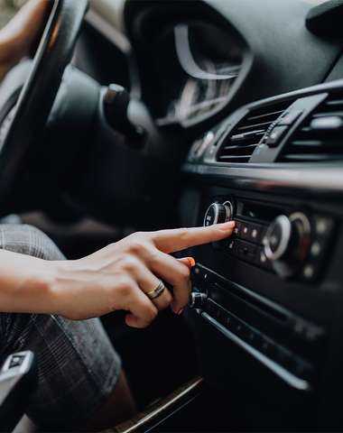 Čistenie a plnenie klimatizácie v autoservise LongLife