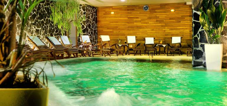 Oddýchnite si v rozsiahlom wellness centre priamo pod vrcholom Chopku