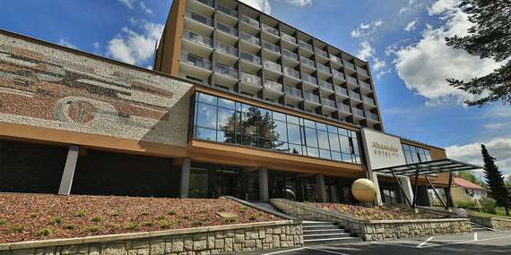 Hotel Alexander **** v Bardejovských lázních s plnou penzí, neomezeným přístupem do wellness a lázeňskými procedurami/Bardejovské Kúpele