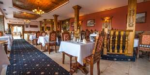 Domáce aj medzinárodné jedlá pripravuje tím kuchárov z čerstvých surovín podľa tradičných postupov