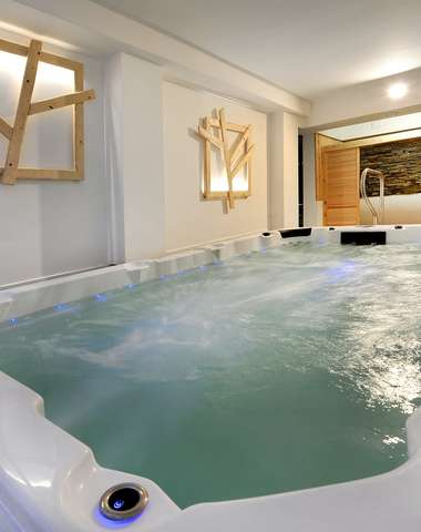 Pri pobyte môžete relaxovať v maxi vírivke alebo vyskúšať pivné kúpele