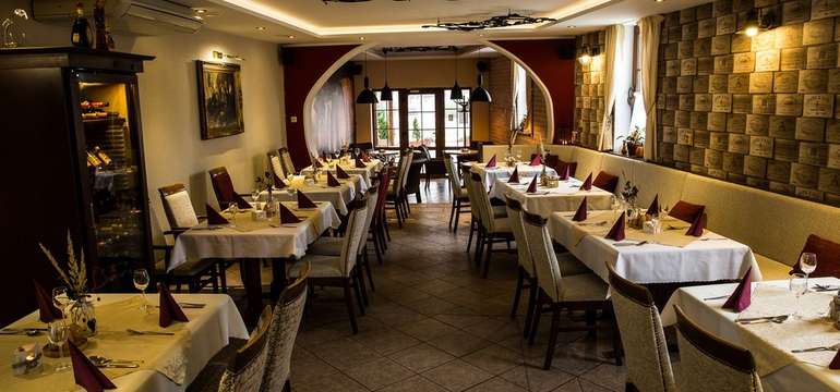 Príjemná reštaurácia s degustačnou večerou a ochutnávkou vín.